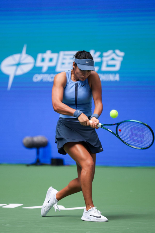 Emma Raducanu Retires from First Round Match Wuhan, October 2025 6