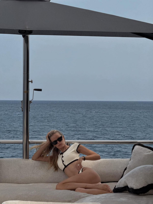 Frida Aasen Instagram Photos, October 2025 14
