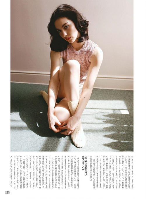 Gracie Abrams for Vogue Japan, November 2025 1