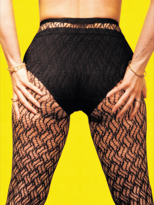 Haley Lu Richardson for Schon Magazine 49, October 2025 1