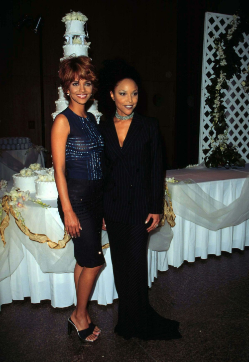 Halle Berry Arrives at Rolling Stones Tour, February 1998 2