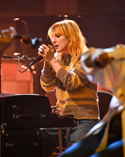 Hayley Williams at Tonight Show Starring Jimmy Fallon, October 2025 6