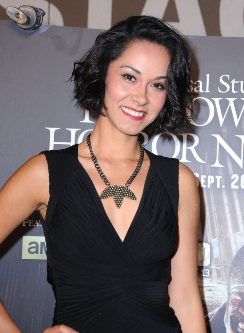 Jael De Pardo at Halloween Horror Nights 2013 2