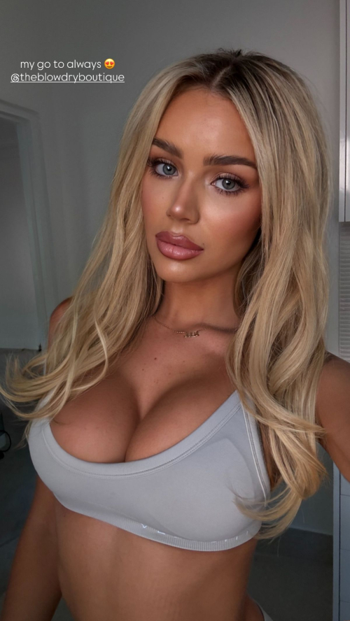 Julia Cavanagh Instagram Photos, October 2025 1