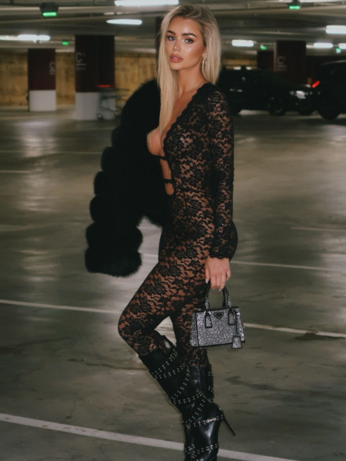 Julia Cavanagh Instagram Photos, October 2025 5