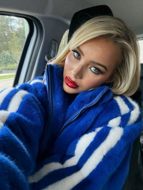 Julia Cavanagh Instagram Photos, October 2025 1