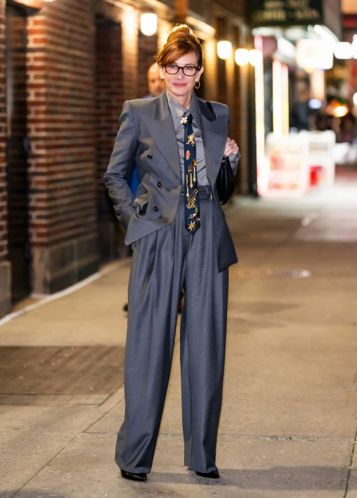 Julia Roberts Leaves Late Show With Stephen Colbert NYC, October 2025 1