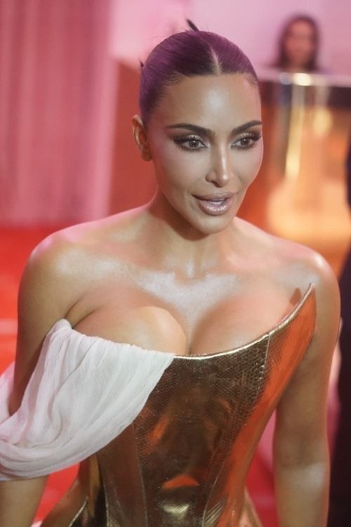 Kim Kardashian at Crazy Horse in Paris, October 2025 4