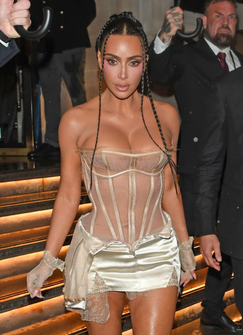 Kim Kardashian Heading to Birthday Bash in London, October 2025 6