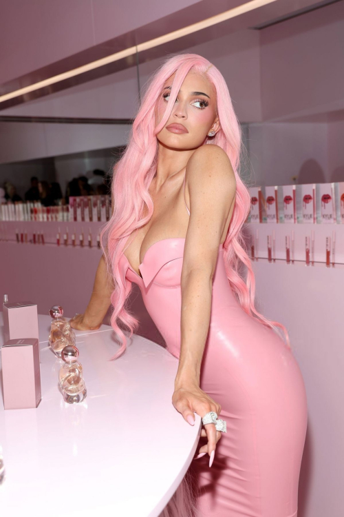 Kylie Jenner Kylie Cosmetics Pop-up Event West Hollywood 2
