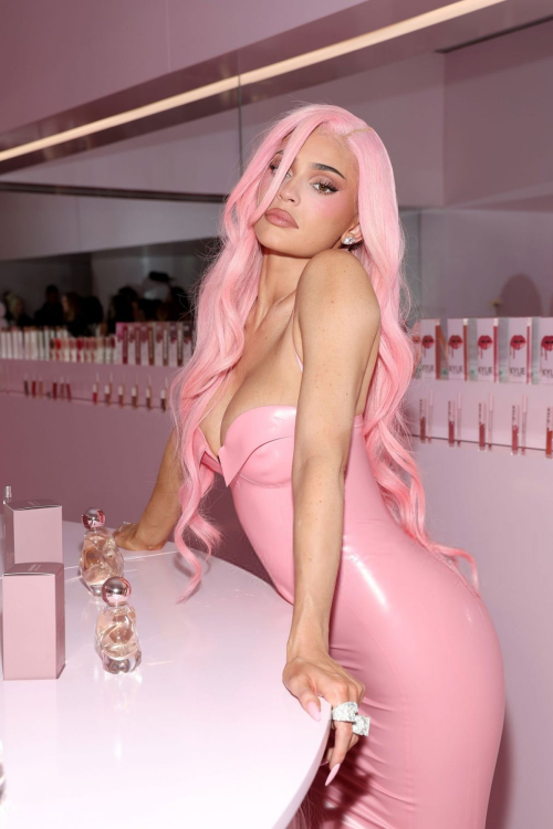 Kylie Jenner Kylie Cosmetics Pop-up Event West Hollywood 6