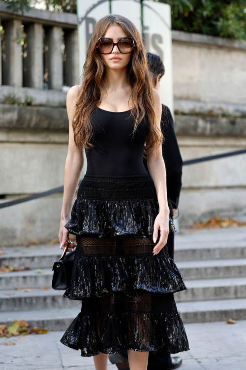 Leni Klum Arrives at Elie Saab Fashion Show Paris Fashion Week, October 2025 3