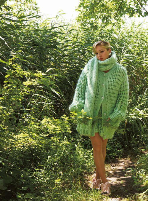 Lila Grace Moss for Vogue Japan, November 2025 12
