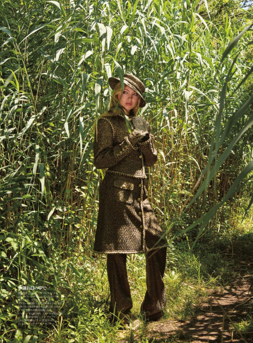 Lila Grace Moss for Vogue Japan, November 2025 7