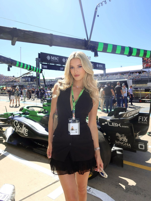 Lindsay Brewer Instagram Photos, October 2025 3