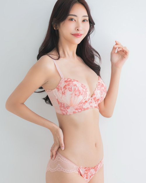 Makoto Minami Instagram photos, October 2025 3