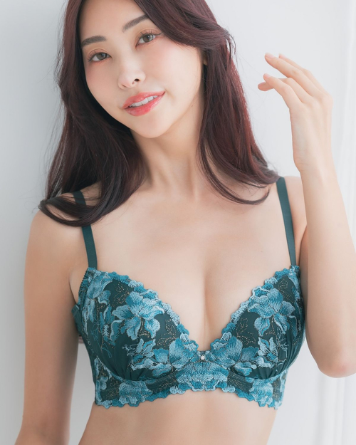 Makoto Minami Instagram photos, October 2025 5