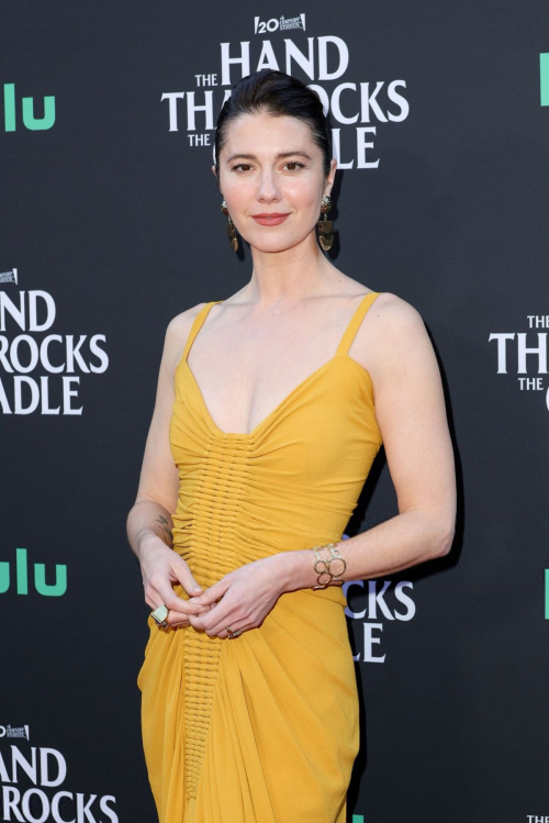 Mary Elizabeth Winstead at The Hand That Rocks The Cradle Premiere