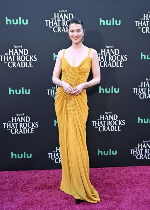 Mary Elizabeth Winstead at The Hand That Rocks The Cradle Premiere 1