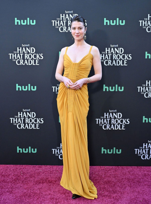Mary Elizabeth Winstead at The Hand That Rocks The Cradle Premiere 3