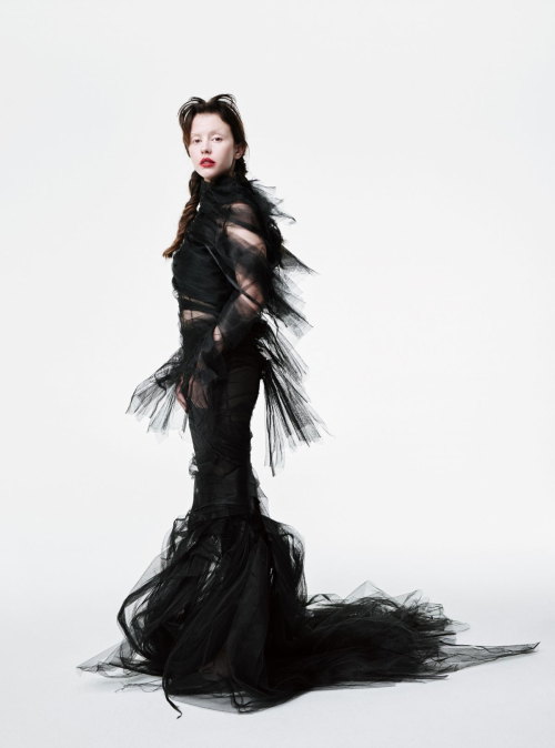 Mia Goth for Elle Magazine USA, November 2025 7