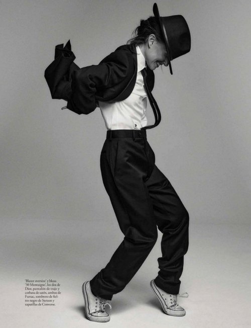 Natalie Portman in Elle Spain, November 2025 10