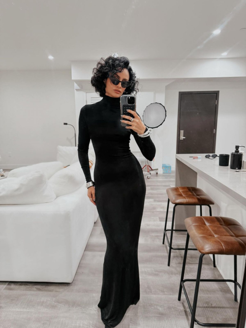 Nazanin Mandi Instagram Photos, October 2025 5