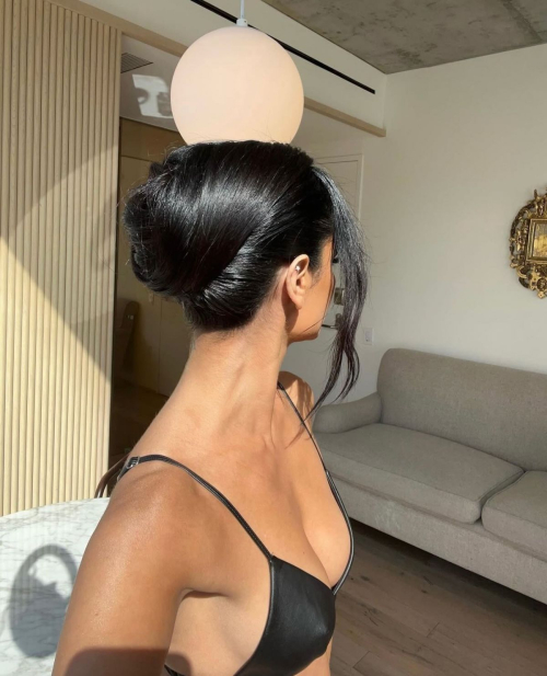 Nazanin Mandi Instagram Photos, October 2025 2