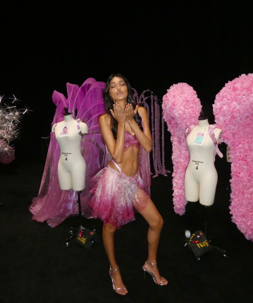 Neelam Gill Backstage at Victoria’s Secret Fashion Show, October 2025 9