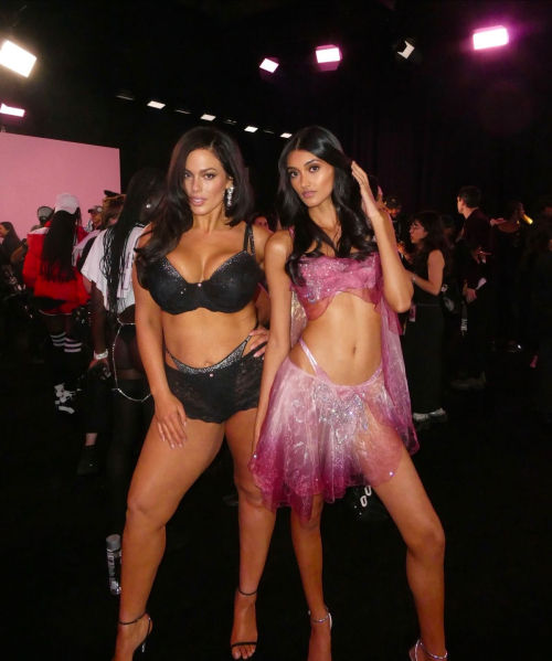 Neelam Gill Backstage at Victoria’s Secret Fashion Show, October 2025 13