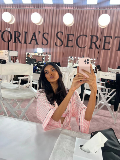 Neelam Gill Backstage at Victoria’s Secret Fashion Show, October 2025 1