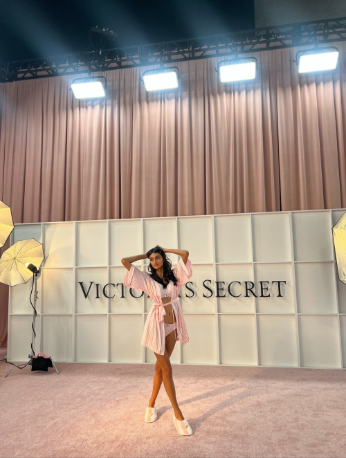 Neelam Gill Backstage at Victoria’s Secret Fashion Show, October 2025 2