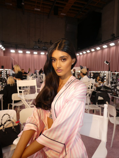 Neelam Gill Backstage at Victoria’s Secret Fashion Show, October 2025 5