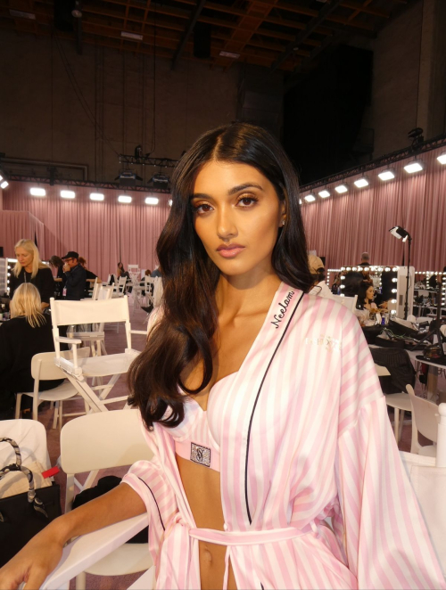 Neelam Gill Backstage at Victoria’s Secret Fashion Show, October 2025 6