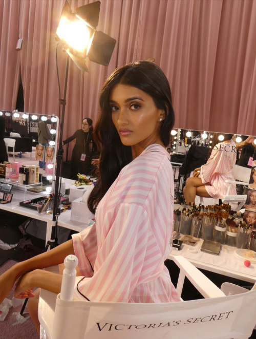 Neelam Gill Backstage at Victoria’s Secret Fashion Show, October 2025 7