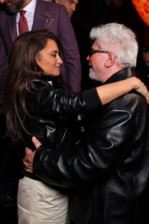 Penelope Cruz at Chanel Womenswear Show Paris Fashion Week, October 2025 1