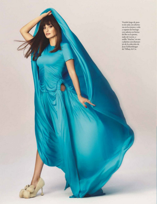 Penelope Cruz in Elle Spain, November 2025 5