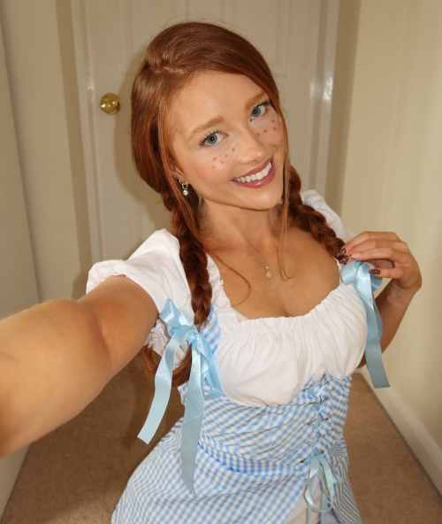 Phoebe Ginger Instagram photos, October 2025 2