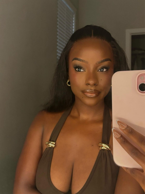 Savannah Perkins Instagram Photos, October 2025 9