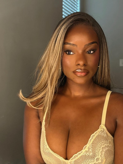 Savannah Perkins Instagram Photos, October 2025 4