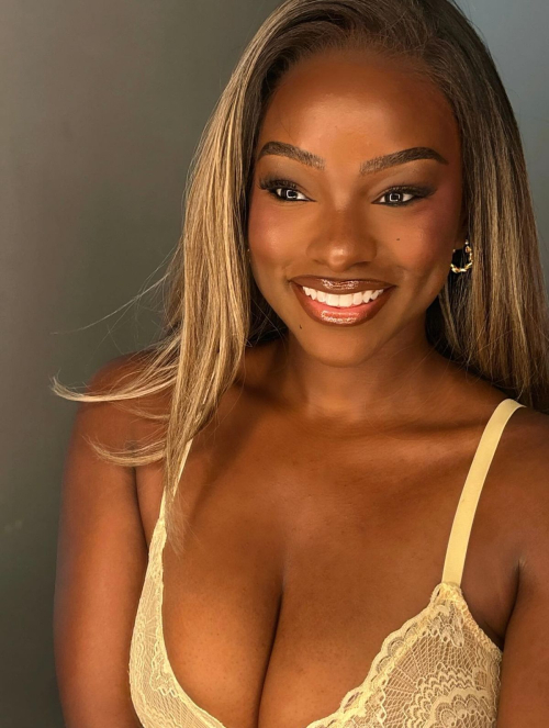 Savannah Perkins Instagram Photos, October 2025 7