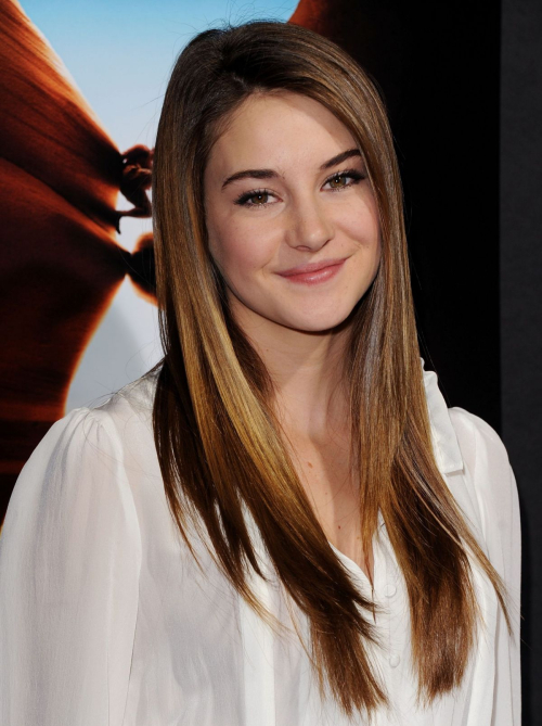 Shailene Woodley at 127 Hours Premiere Los Angeles, November 2010 4