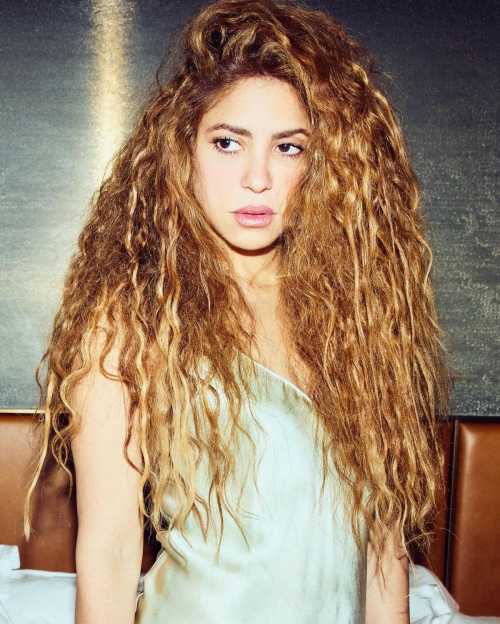 Shakira for Cosmopolitan Magazine, October 2025 1