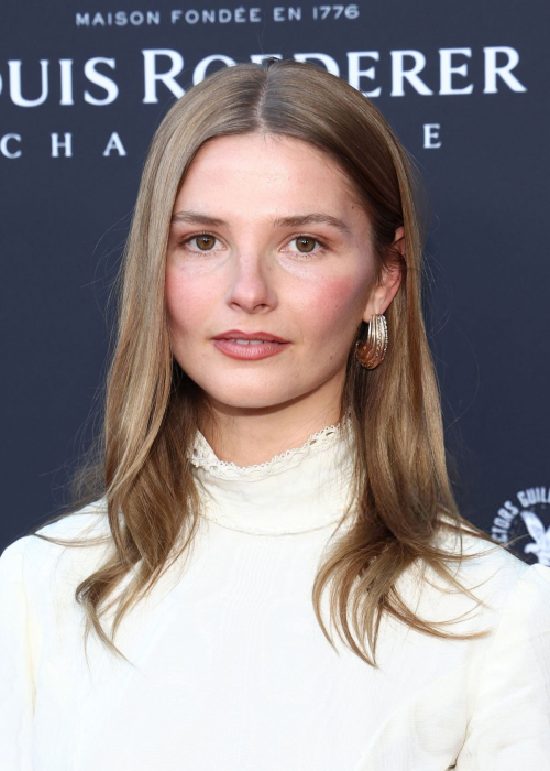Stefanie Scott at Nouvelle Vague premiere, October 2025 1