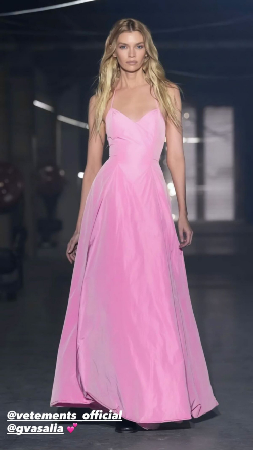 Stella Maxwell Instagram Photos, October 2025 2