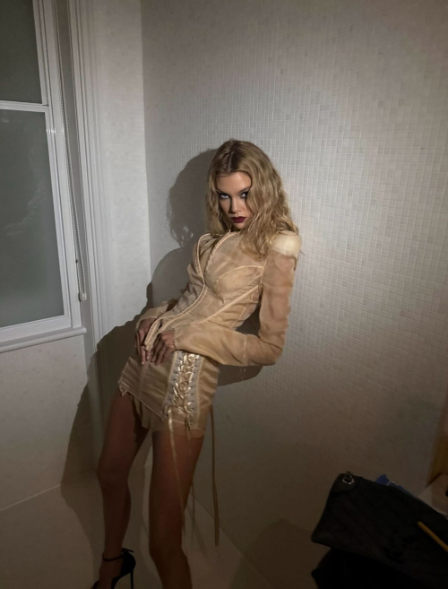 Stella Maxwell Instagram Photos, October 2025 5