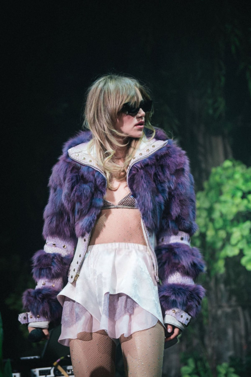 Suki Waterhouse in Concert, December 2024 3