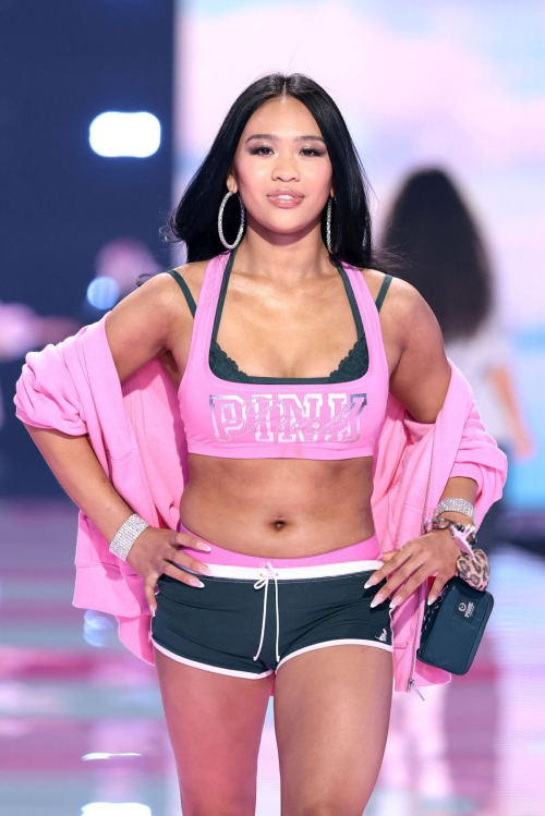 Sunisa Lee stuns at Victoria