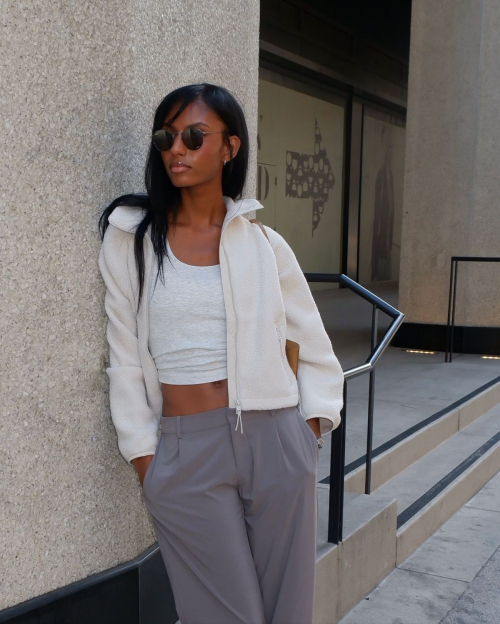 Sydney J Harper chic Instagram photos, October 2025 4