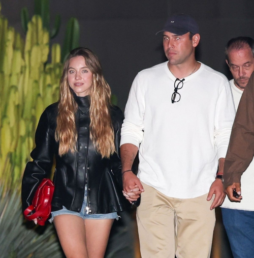 Sydney Sweeney Leaves Art Gallery Before Dinner Los Angeles, September 2025 6